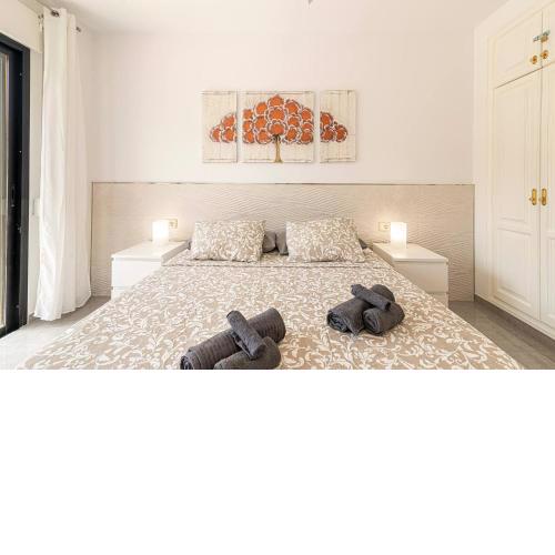 BEAUTIFUL HOLIDAYS HOME RENOVATED , in the heart of Cristianos