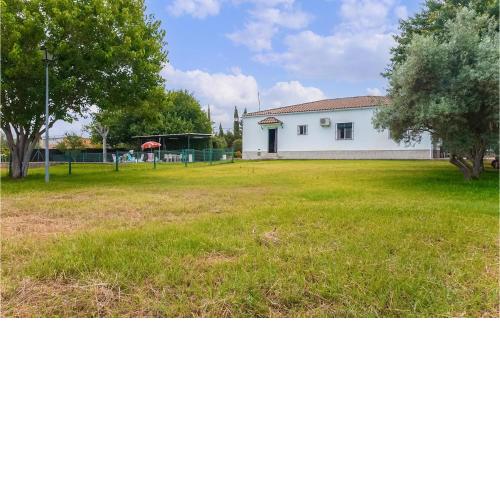 Beautiful home in Arahal sevilla with 4 Bedrooms, Outdoor swimming pool and WiFi