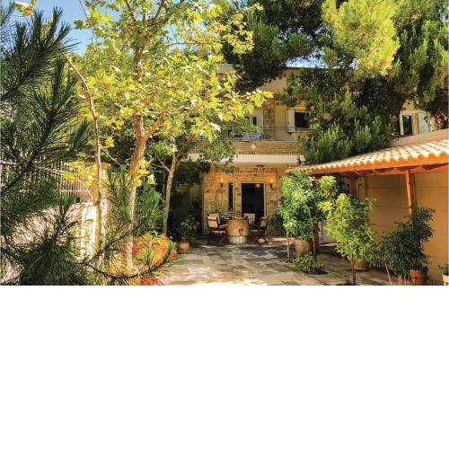 Beautiful home in Artemida with 2 Bedrooms and WiFi