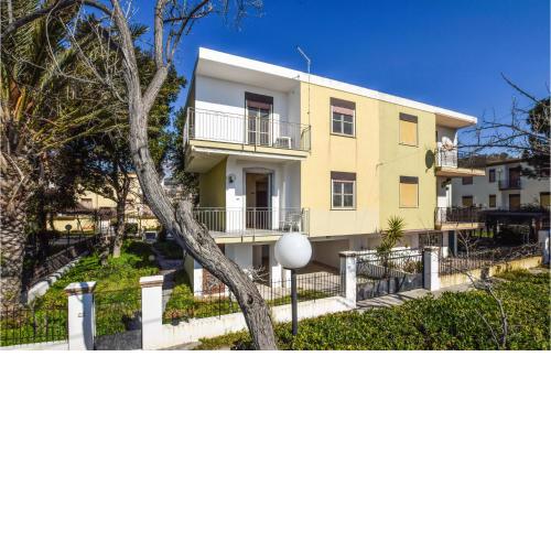 Beautiful home in Bova Marina with WiFi and 3 Bedrooms