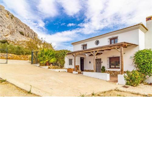 Beautiful Home In Caete La Real With 5 Bedrooms, Private Swimming Pool And Outdoor Swimming Pool