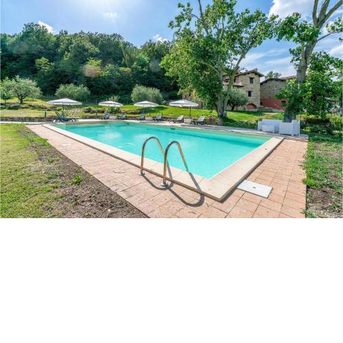 Beautiful home in Camerino with Outdoor swimming pool, WiFi and 2 Bedrooms