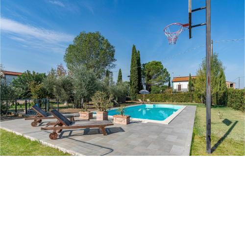 Beautiful home in Castiglion Fiorentino with 6 Bedrooms, WiFi and Outdoor swimming pool
