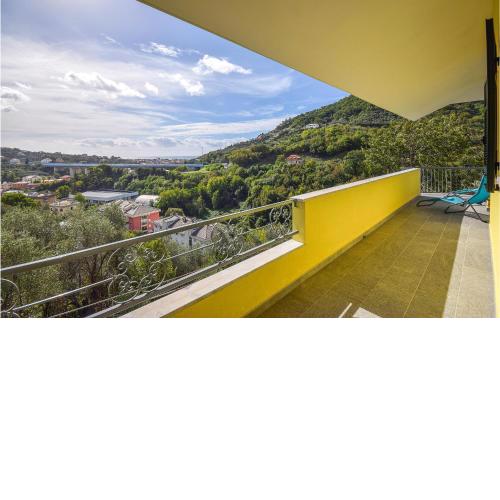 Beautiful home in Chiavari with WiFi and 2 Bedrooms