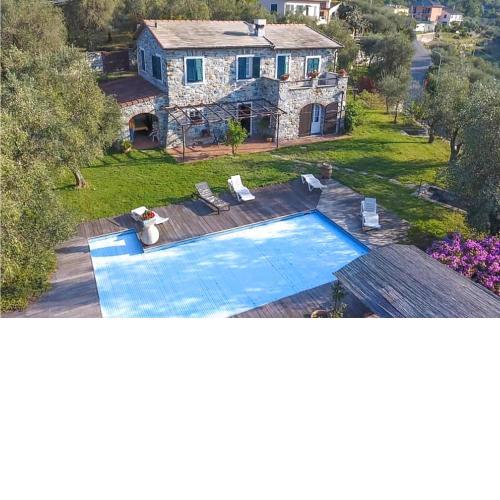 Beautiful home in Cogorno with Outdoor swimming pool, WiFi and 3 Bedrooms
