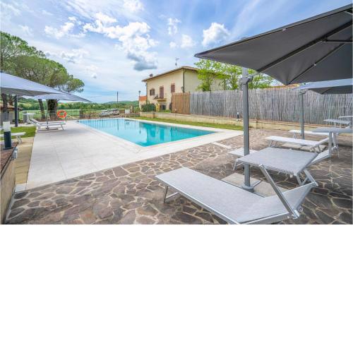 Beautiful home in Colle di Val d'Elsa with Outdoor swimming pool and 2 Bedrooms