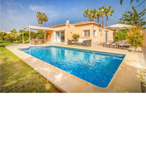 Beautiful home in Dnia with WiFi, Outdoor swimming pool and Swimming pool