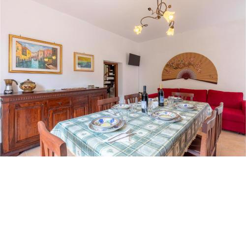Beautiful home in Fabriano with 5 Bedrooms and WiFi