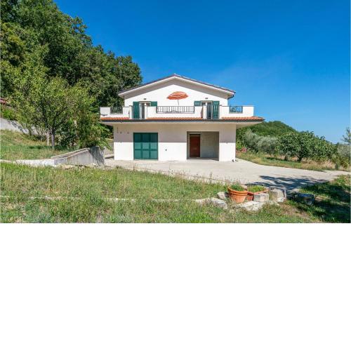 Beautiful home in Farindola with WiFi and 2 Bedrooms