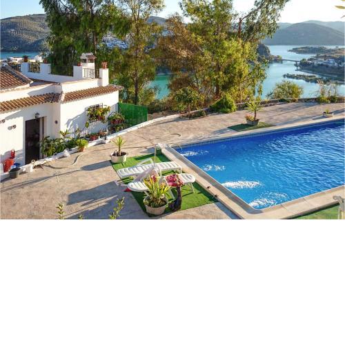 Beautiful home in Iznajar with Outdoor swimming pool, Swimming pool and 4 Bedrooms