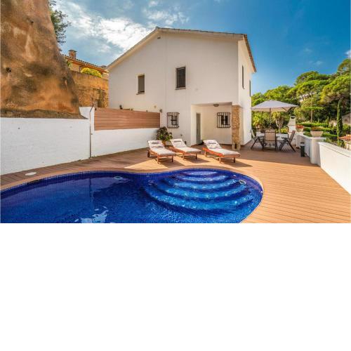 Beautiful Home In Lloret De Mar With 3 Bedrooms, Wifi And Outdoor Swimming Pool