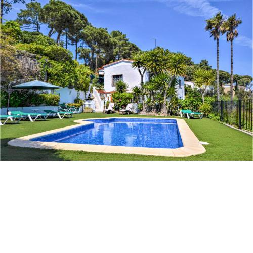 Beautiful home in Lloret del Mar with WiFi, Indoor swimming pool and Outdoor swimming pool