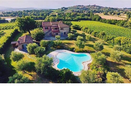 Beautiful home in Lucignano with Jacuzzi, WiFi and 4 Bedrooms