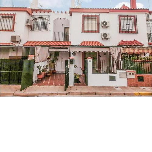 Beautiful home in Mairena del Aljarafe with WiFi and 3 Bedrooms