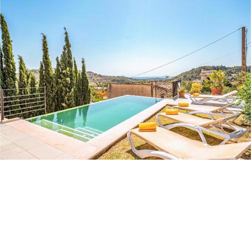 Beautiful home in Mancor de la Vall with 3 Bedrooms, WiFi and Outdoor swimming pool