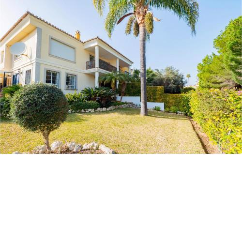 Beautiful home in Marbella with WiFi and 4 Bedrooms