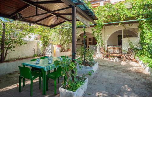 Beautiful home in Marina di Sorso with 2 Bedrooms