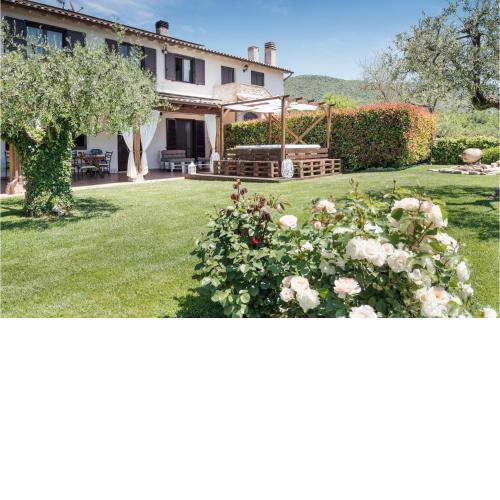 Beautiful home in Massa Martana with 2 Bedrooms and WiFi