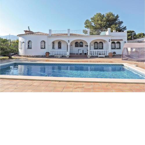 Beautiful home in Miami-Platja with 4 Bedrooms, WiFi and Outdoor swimming pool