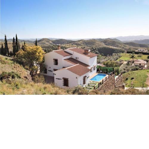 Beautiful home in Mijas w/ WiFi, Outdoor swimming pool and 5 Bedrooms