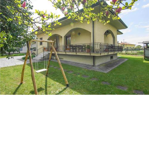 Beautiful home in Montignoso with 2 Bedrooms and WiFi