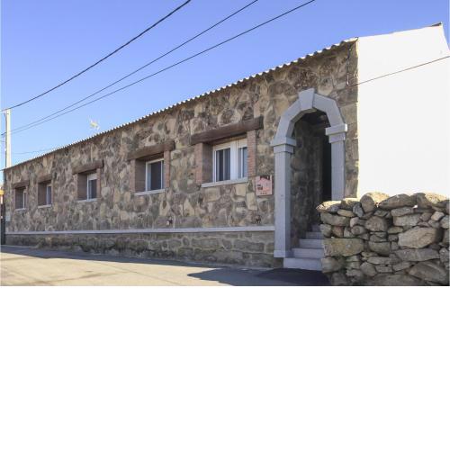 Beautiful home in Navaluenga with WiFi and 6 Bedrooms
