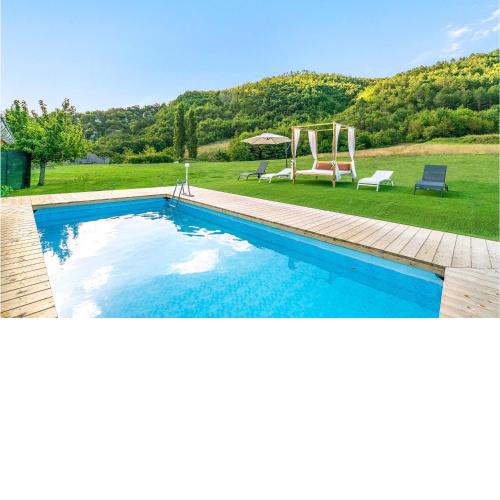 Beautiful home in Piobbico with WiFi, 3 Bedrooms and Outdoor swimming pool
