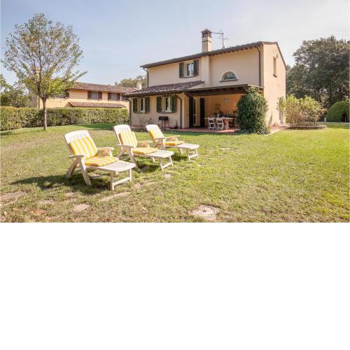 Beautiful home in Pontedera PI with 3 Bedrooms and WiFi