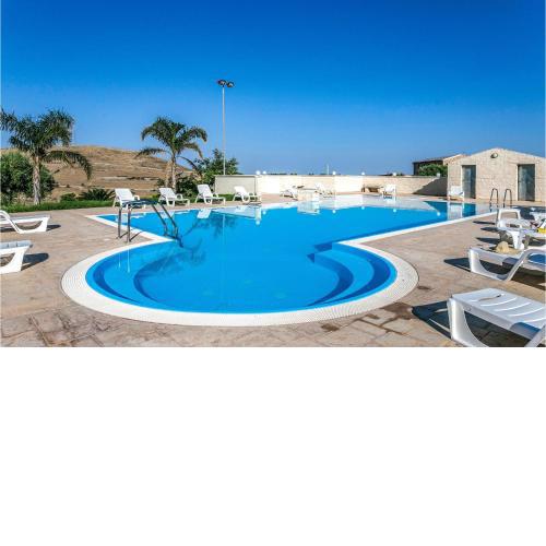 Beautiful home in Ragusa with Outdoor swimming pool, WiFi and 5 Bedrooms