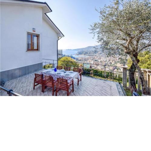 Beautiful home in Rapallo with 3 Bedrooms and WiFi