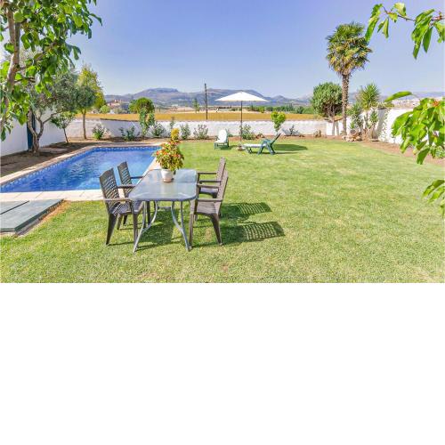 Beautiful home in Ronda with Outdoor swimming pool, WiFi and 3 Bedrooms