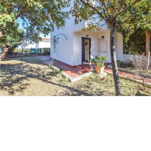Beautiful home in Roseto Capo Spulico with 2 Bedrooms