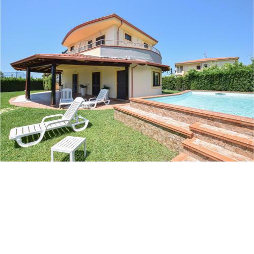 Beautiful home in Sangineto Lido with 6 Bedrooms, WiFi and Outdoor swimming pool
