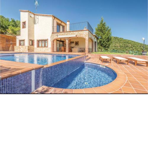 Beautiful home in Sant Miquel dAro with 4 Bedrooms, WiFi and Outdoor swimming pool