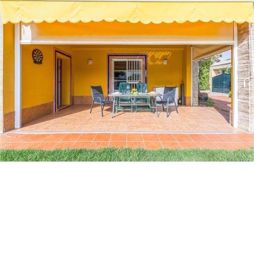 Beautiful Home In Sevilla With 3 Bedrooms, Wifi And Swimming Pool