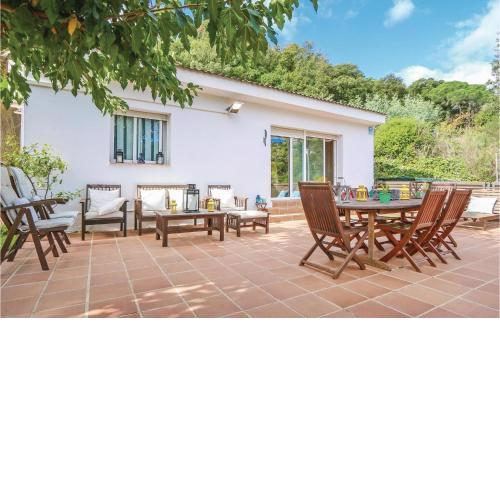 Beautiful Home In St, Cebri De Vallalta With 3 Bedrooms, Private Swimming Pool And Outdoor Swimming Pool