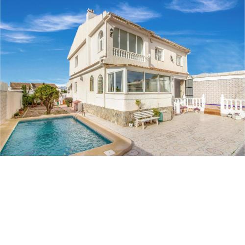 Beautiful home in Torrevieja with Outdoor swimming pool, WiFi and 3 Bedrooms