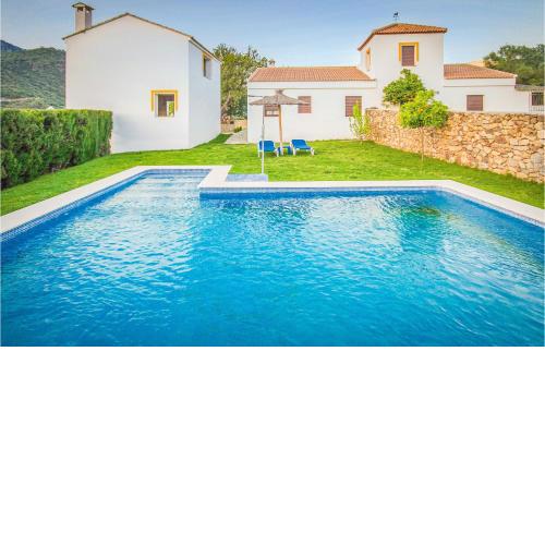 Beautiful home in Ubrique with 5 Bedrooms, WiFi and Outdoor swimming pool