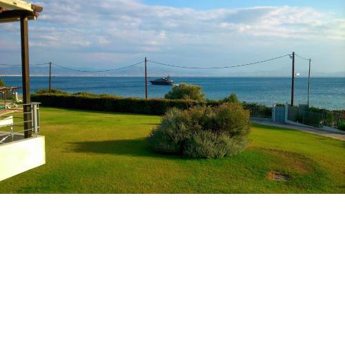 Beautiful house by the sea,Loutraki Skaloma.