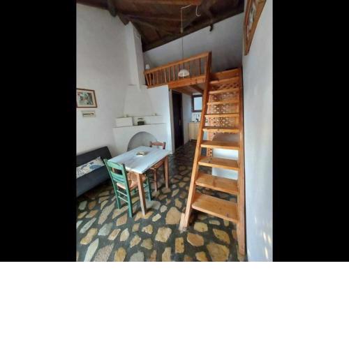 Beautiful house located on a hill in Samos Island, 400 m from an organized beach