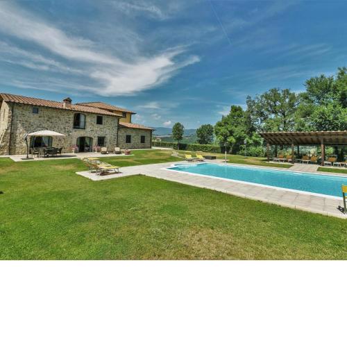 Beautiful Mansion in Poppi with Pool