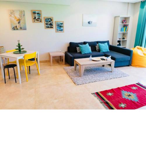 Beautiful modern apartment with access to beach and pools