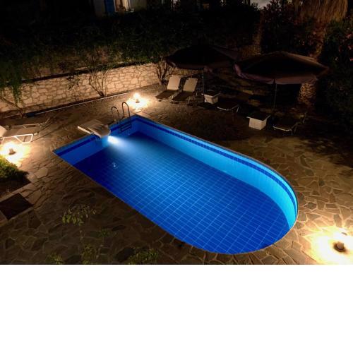 Beautiful modern luxuriously villa private swimming pool 8 p NW coast Crete