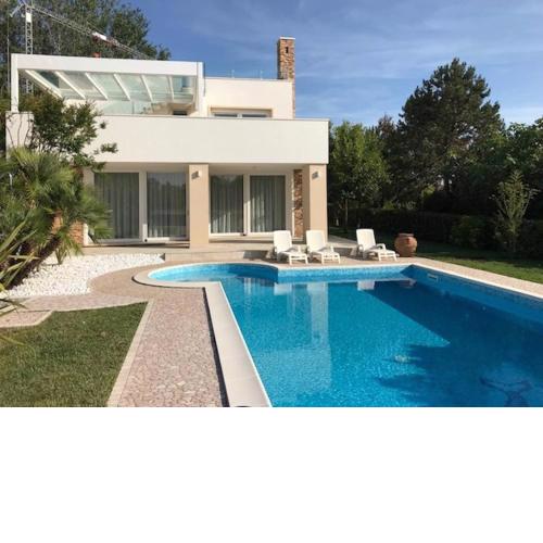 Beautiful Modern Villa In Isola Albarella