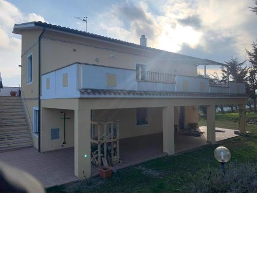 Beautiful mountain view home in Castilenti
