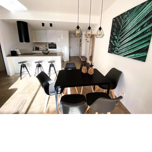 Beautiful New Apartment with Sea View