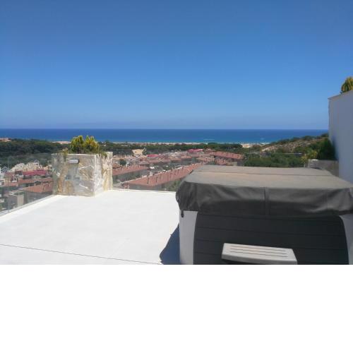 Beautiful NEW Style Apartment In Gran Alacant in front of Sea with Solarium and Jacuzzi