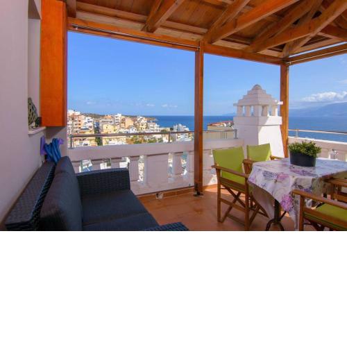 Beautiful newly apt with sea view, near the center