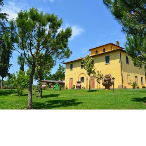 Beautiful old villa with a garden and private swimming pool in the Etruscan countryside