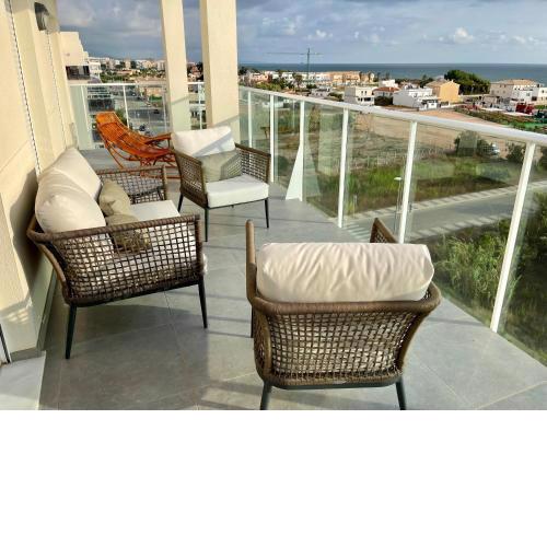 Beautiful penthouse with pool and wonderful beach view